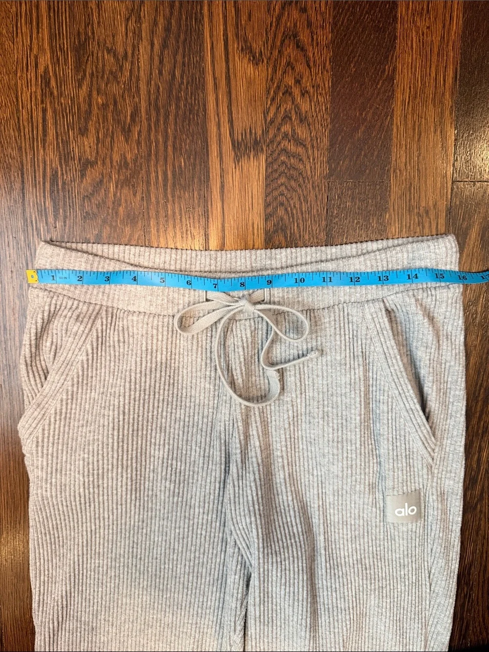 ALO Yoga Muse Sweatpant in Athletic Grey